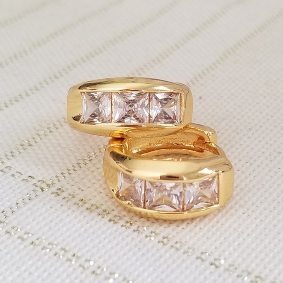 New 18K Gold Plated Diamond Hoop Earrings for Women - Picture 7 of 8